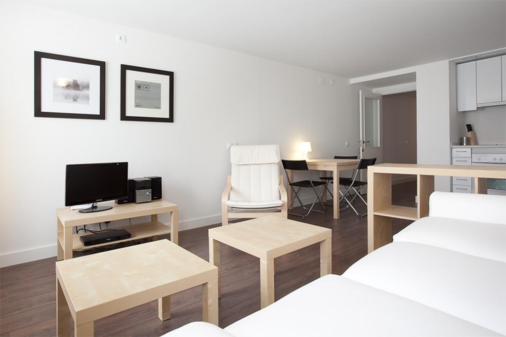 Blackandwhitehome Ramblas Apartment Barcelona